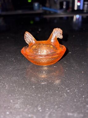 Peach Glass Mini Hen on Nest Covered Salt Cellar 2.5"
